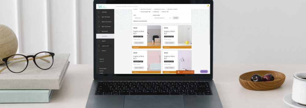 Laptop mockup n a wooden table